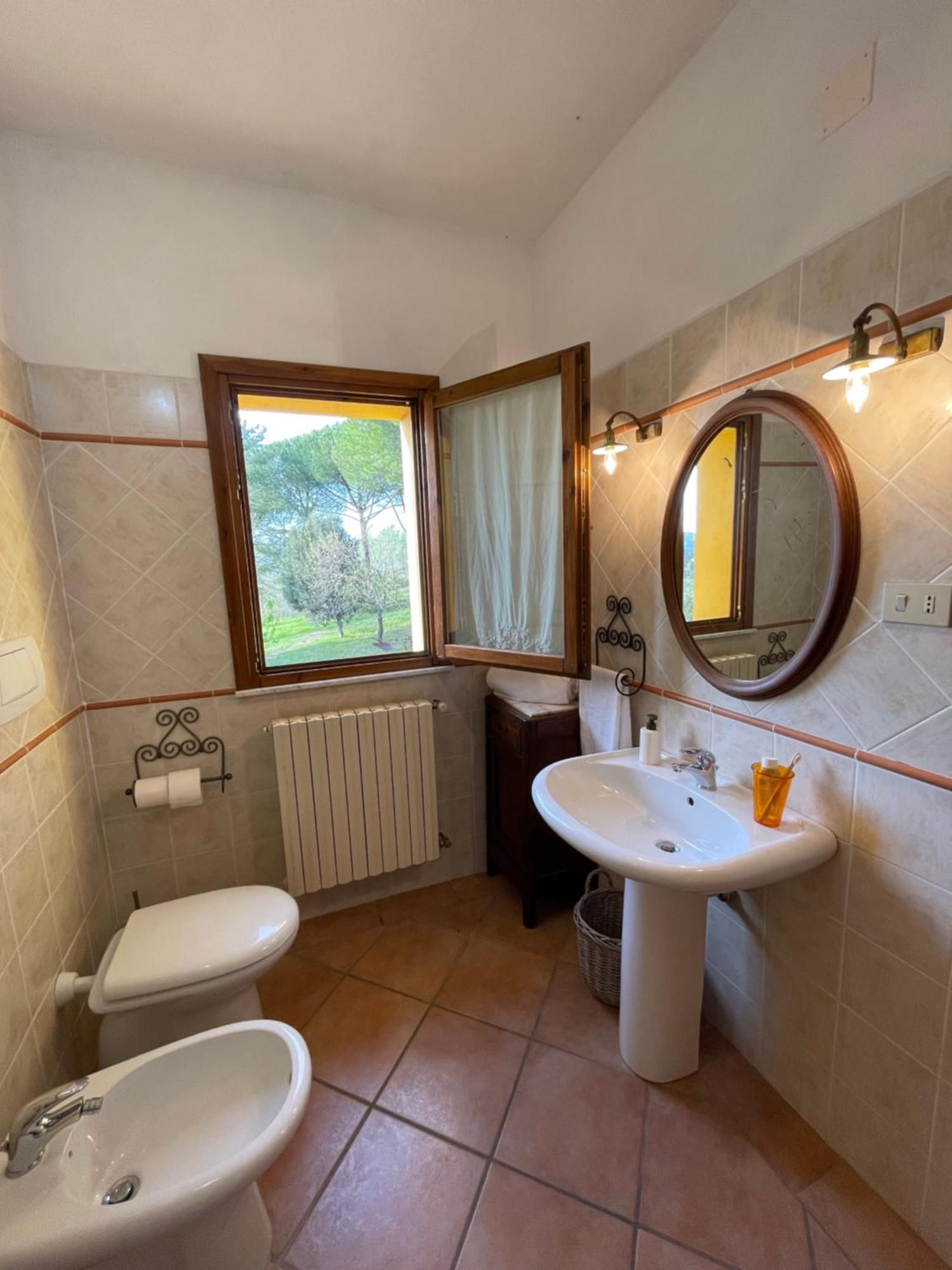 Maison d'hôtes Agriturismo Podere Le Tombe à Palaia Chambre photo